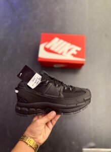 Vomero Roam Triple Black Fitness Shoes (2)