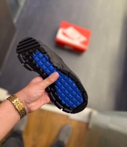 Vomero Roam Triple Black Fitness Shoes (4)