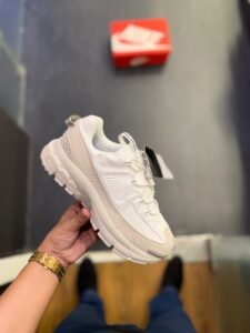 Zoom Vomero 5 Roam White Beige Sneakers (2)
