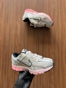 Zoom Vomero 5 Sneakers For Girls (1)