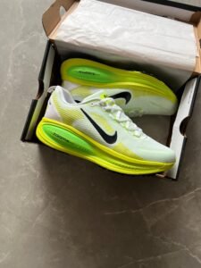 Zoom Vomero18 Sneakers For Boys 8 New Colours (10)