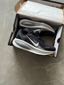 Zoom Vomero18 Sneakers For Boys 8 New Colours (11)