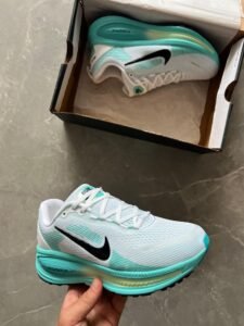 Zoom Vomero18 Sneakers For Boys 8 New Colours (7)