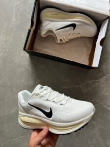 Zoom Vomero18 Sneakers For Boys 8 New Colours (8)