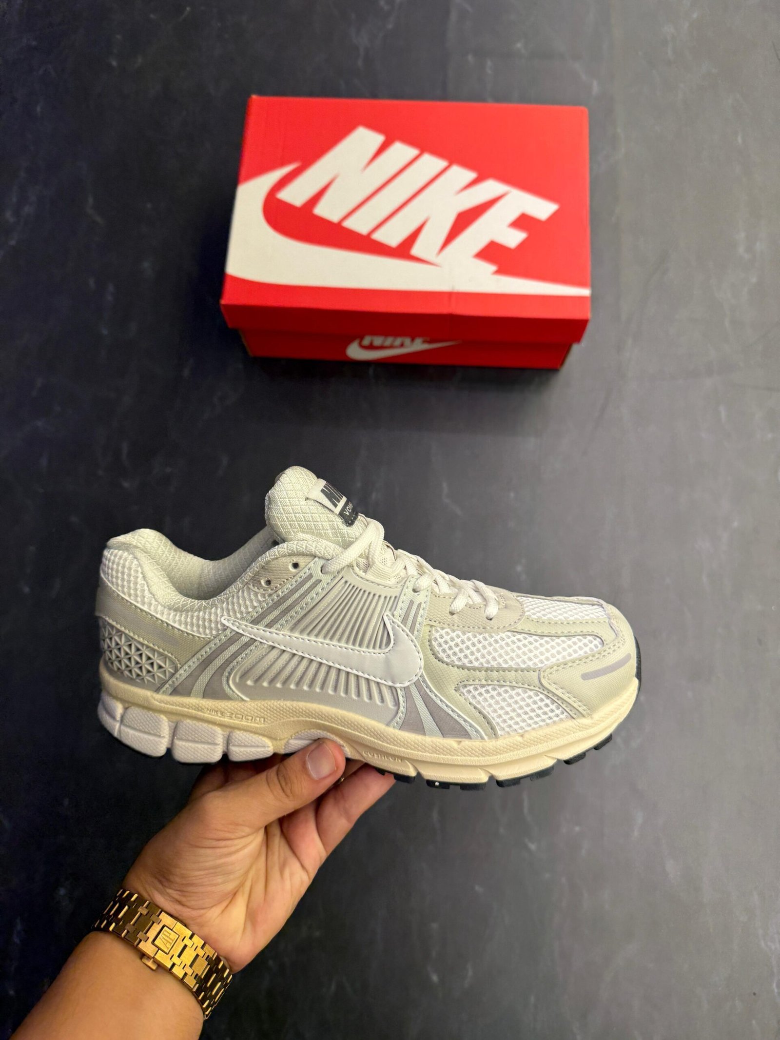 Zoom Vomero Platinum Running Sneakers for Boys (2)