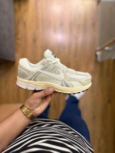 Zoom Vomero Platinum Running Sneakers for Boys (3)