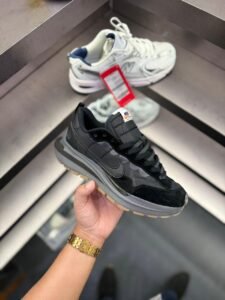 Full Black VaporWaffle x Sacai Sneakers (4)