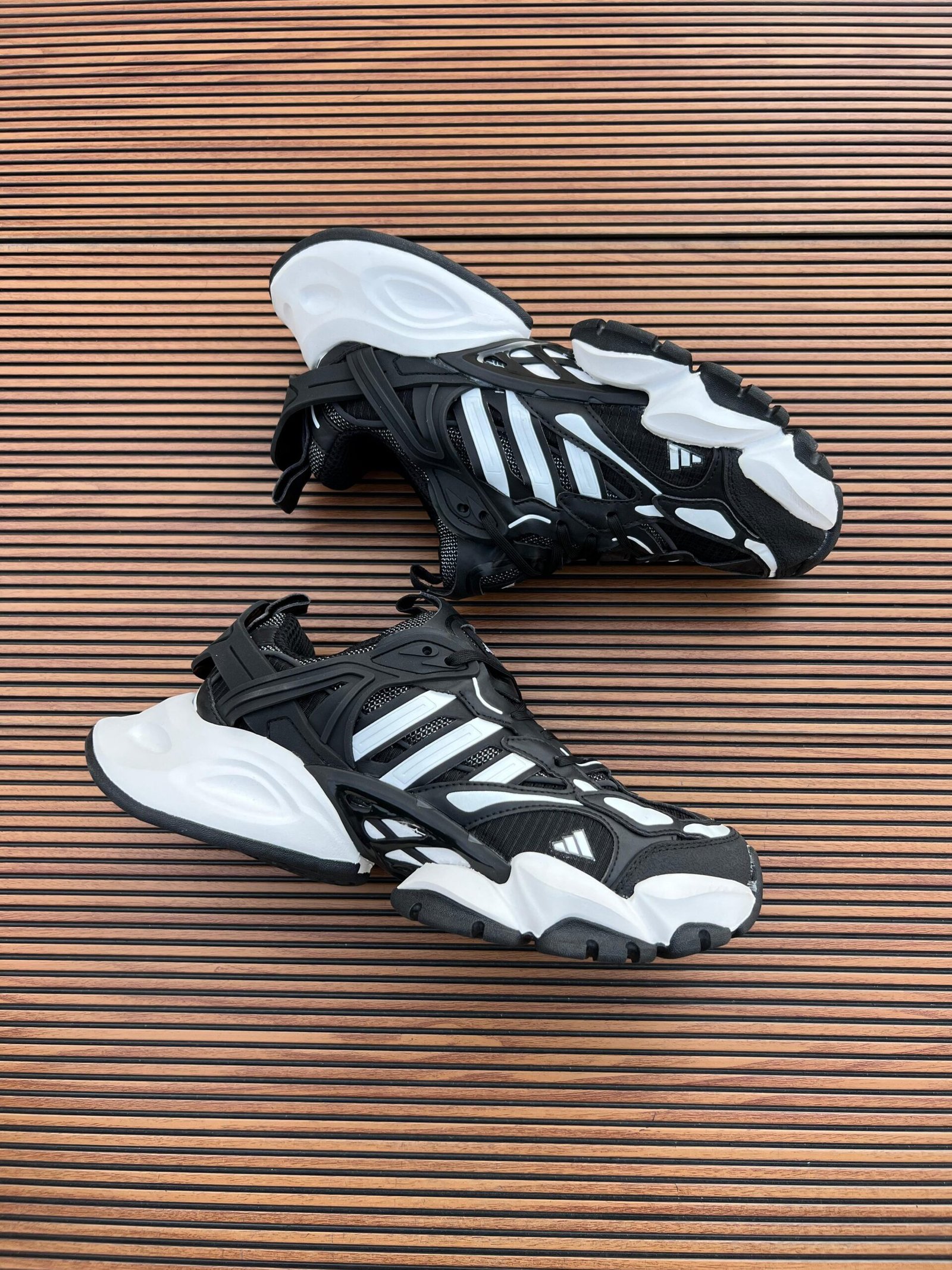 Performance Vento XLG Deluxe Premium Sneakers (6)