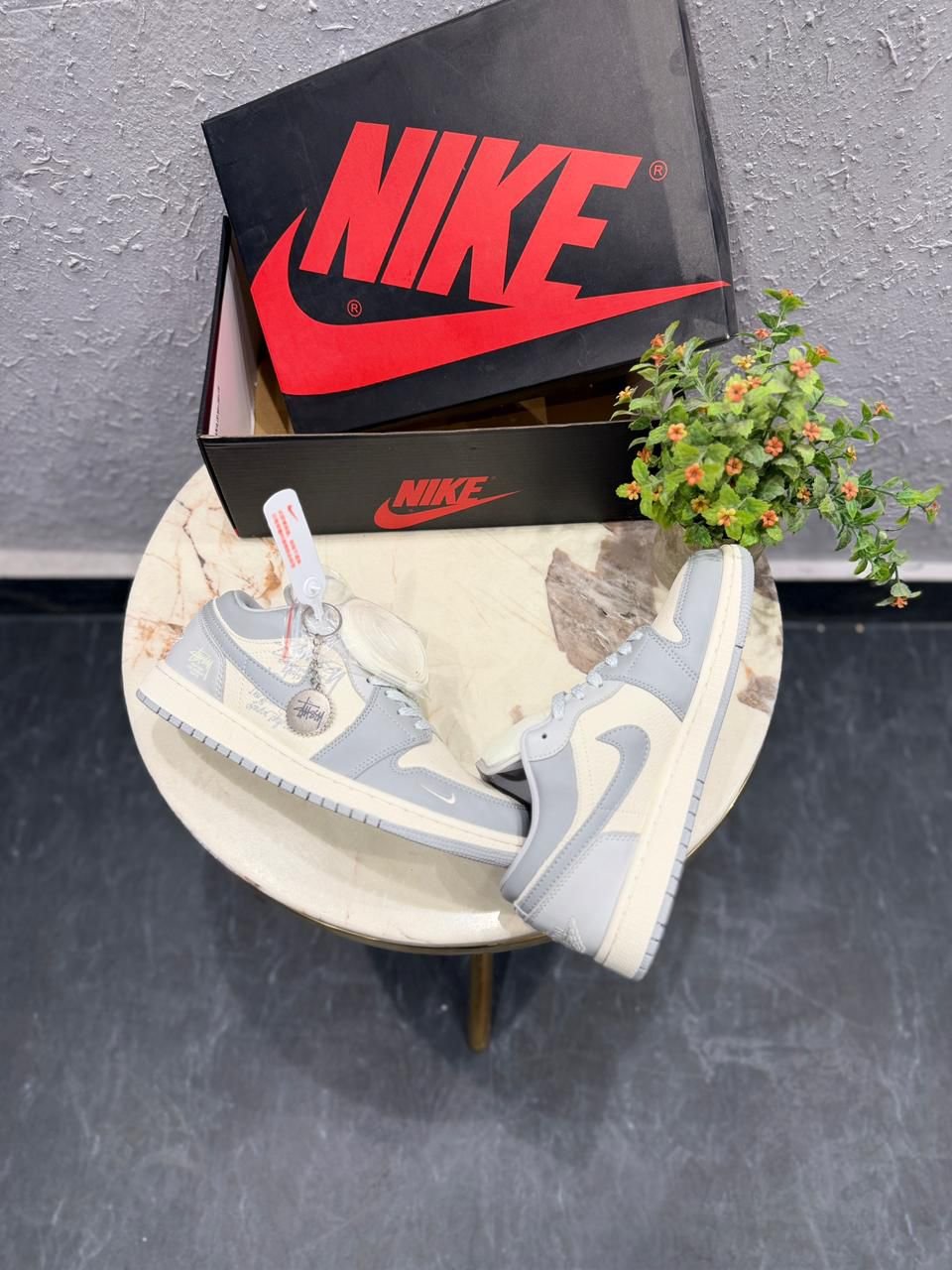 Retro 1 Low Collaborative OG Grey Sneakers (1)