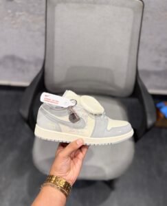 Retro 1 Low Collaborative OG Grey Sneakers (4)