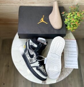 Retro 1 Mid Cmft Zoom Sneakers (1)