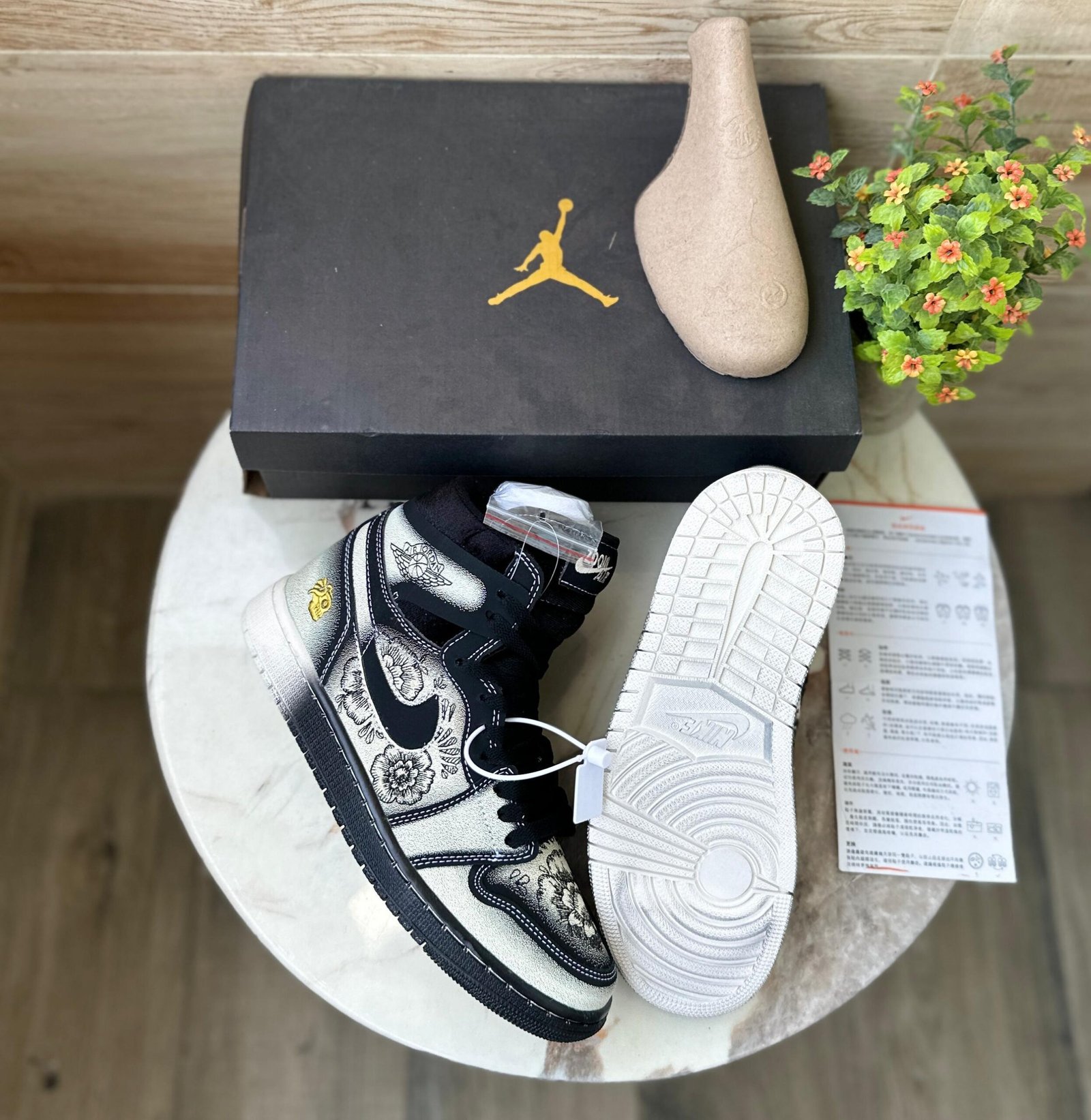 Retro 1 Mid Cmft Zoom Sneakers – Unisex Classic Basketball Style Retro 1 Mid Cmft Zoom Sneakers – Unisex Classic Basketball Style