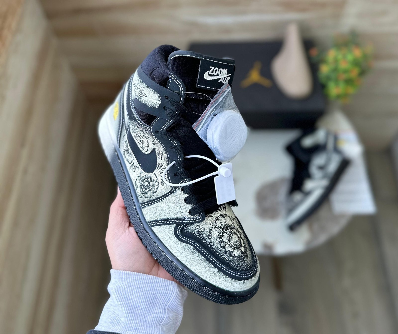 Retro 1 Mid Cmft Zoom Sneakers (4) Retro 1 Mid Cmft Zoom Sneakers – Unisex Classic Basketball Style