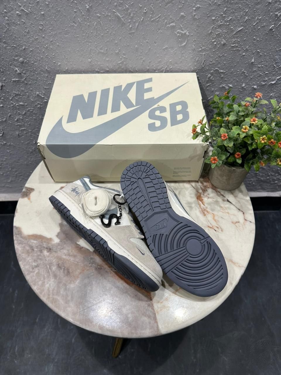 Skate Dunk Stussy White Carbon Sneakers (3)