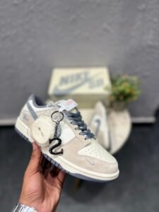 Skate Dunk Stussy White Carbon Sneakers (4)