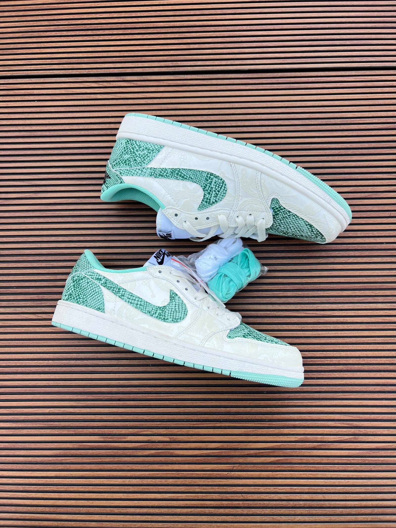 Air Cut Low SE Premium Quality Athletic Basketball Sneakers (2) Air Cut Low SE Premium Quality Athletic Basketball Sneakers (2)