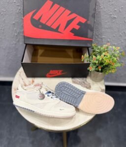 Retro 1 Low Reverse Keychain Accessory Premium Sneaker Collectible (1)