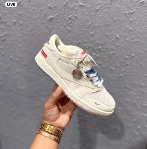 Retro 1 Low Reverse Keychain Accessory Premium Sneaker Collectible (2)