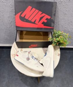 Retro 1 Low Reverse Keychain Accessory Premium Sneaker Collectible (3)