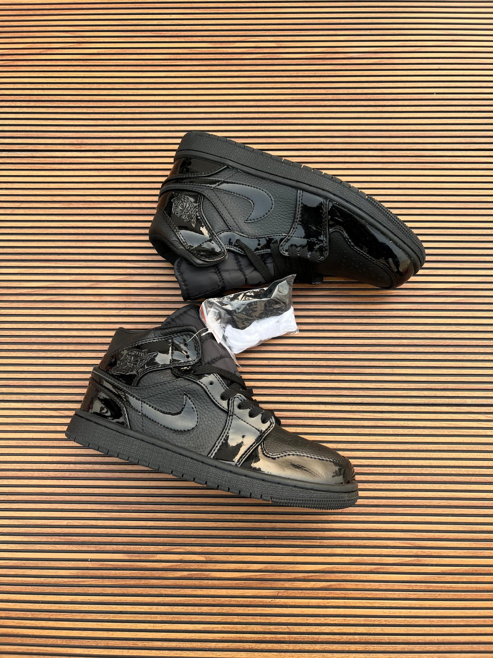 Retro One Mid Black Patent Leather Boys Basketball Sneakers (2)