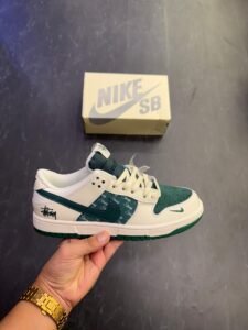 Skate Dunk Stussy White Dark Green 2025 Collaborative Sneakers (3)