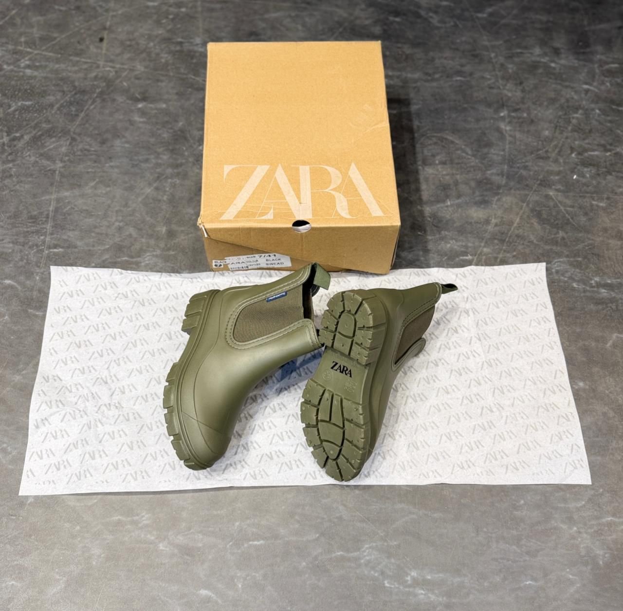 Green Chelsea Boots for Girls – Modern Store Style Essential (4) Green Chelsea Boots for Girls – Modern Store Style Essential (4)