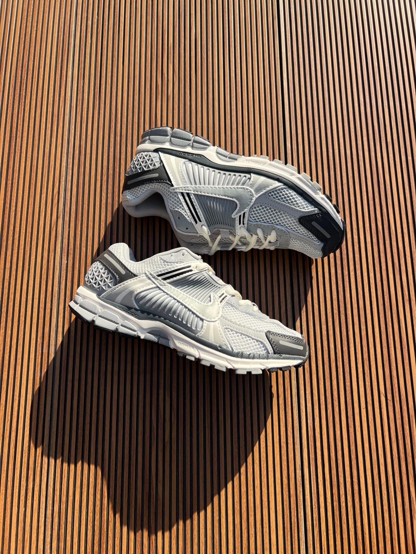 Zoom Vomero 5 Black White Sneakers – Boys Sport Street Style (2) Zoom Vomero 5 Black White Sneakers – Boys Sport Street Style (2)