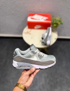 Airmax 90 Light Smoke Grey Sneakers – Classic Comfort Street Style