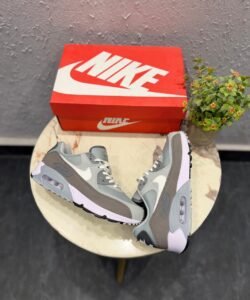 Airmax 90 Light Smoke Grey Sneakers – Classic Comfort Street Style