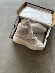 High Top Minimal Sneakers – Premium Street Style Comfort