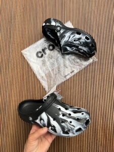 Marbled Comfort Clogs – Stylish Slip-On Casual Shoes