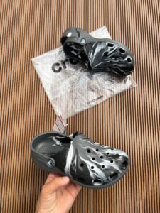 Marbled Comfort Clogs – Stylish Slip-On Casual Shoes