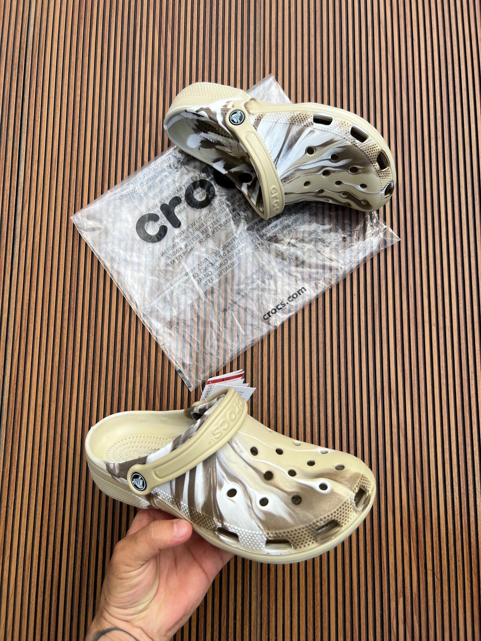 Marbled Comfort Clogs – Stylish Slip-On Casual Shoes