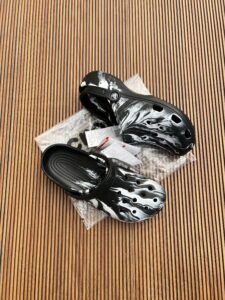 Marbled Comfort Clogs – Stylish Slip-On Casual Shoes