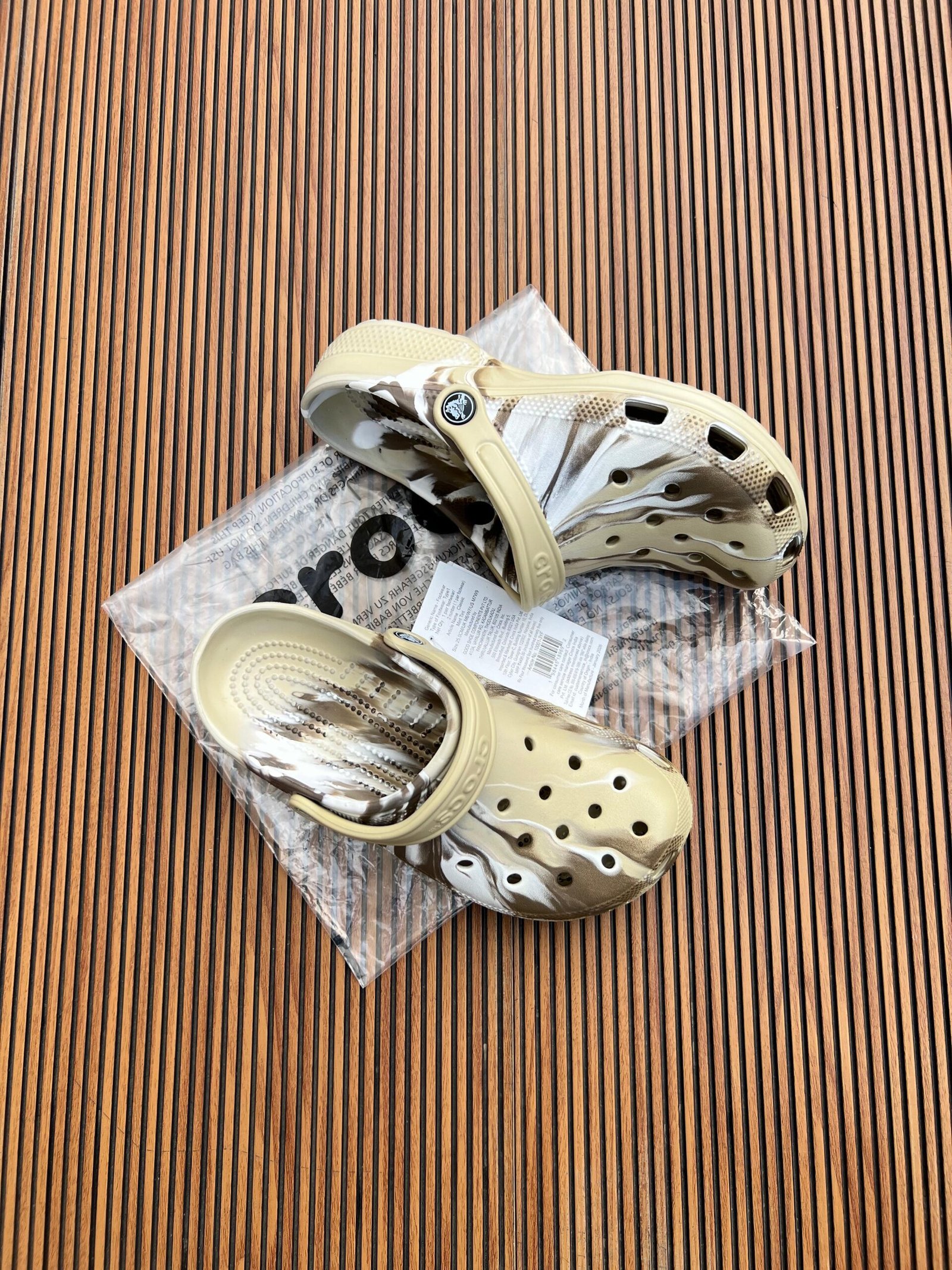 Marbled Comfort Clogs – Stylish Slip-On Casual Shoes