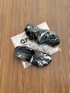 Marbled Comfort Clogs – Stylish Slip-On Casual Shoes