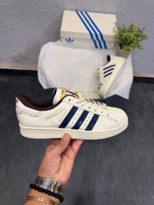 Retro Low Top Sneakers – Premium Comfort & Trendy Design