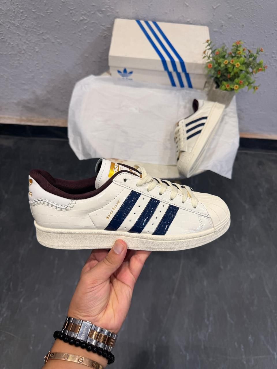 Retro Low Top Sneakers – Premium Comfort & Trendy Design