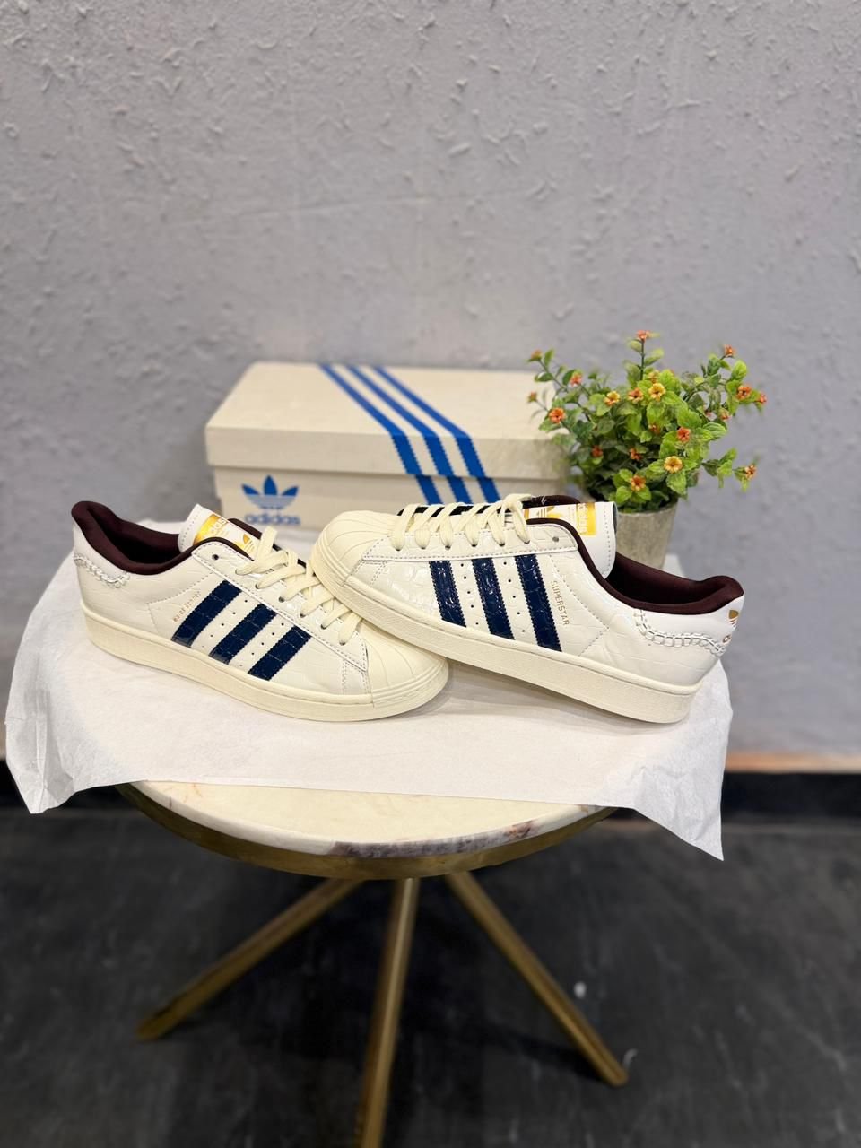 Retro Low Top Sneakers – Premium Comfort & Trendy Design