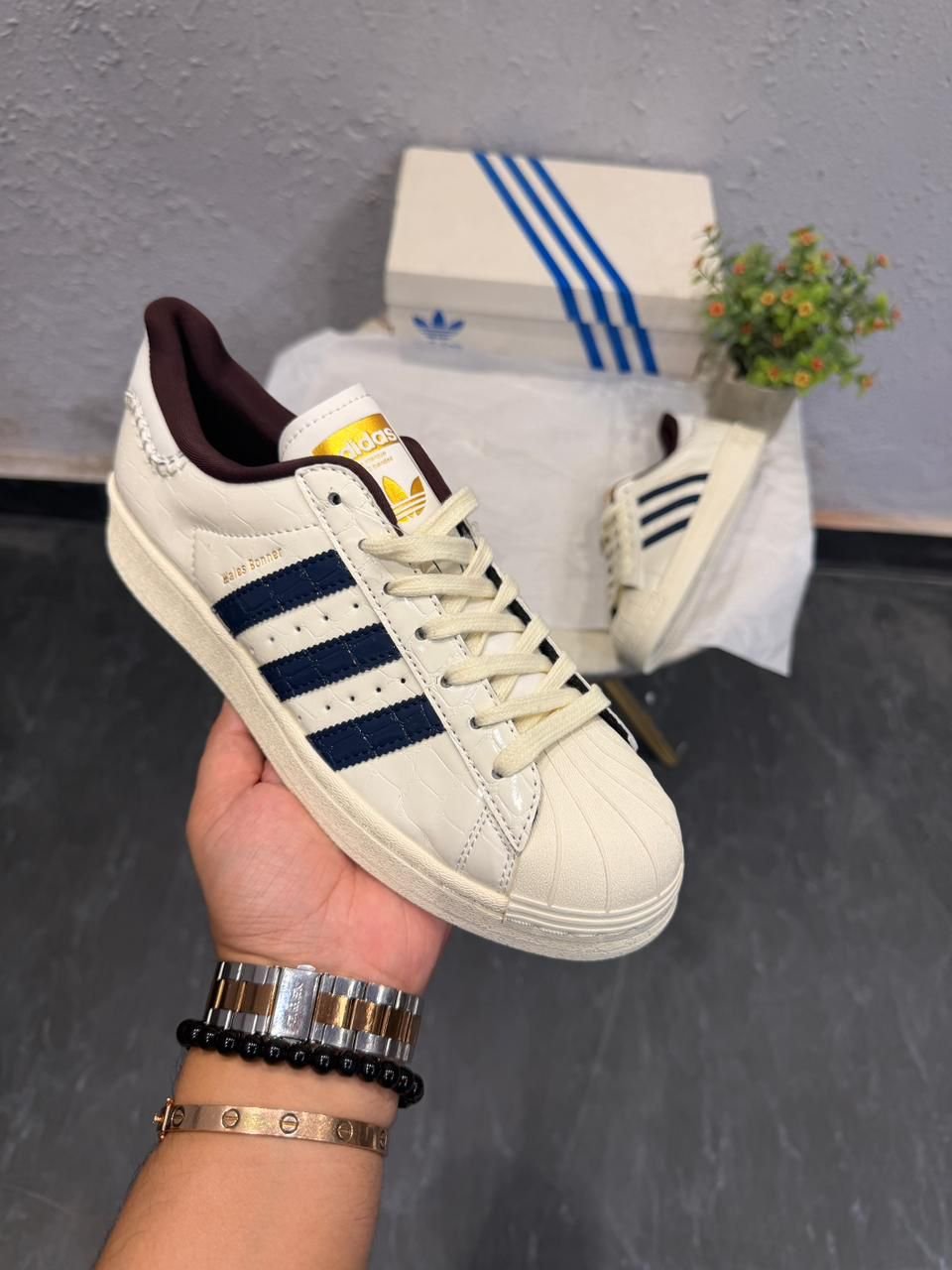 Retro Low Top Sneakers – Premium Comfort & Trendy Design