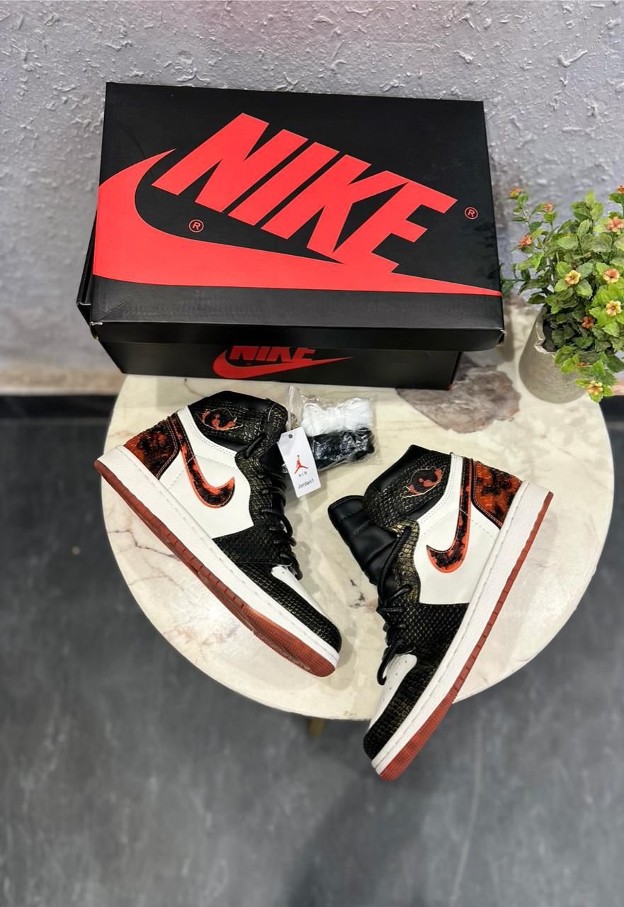 Snake Pattern Mid Top Sneakers – Premium Comfort & Trendy Design