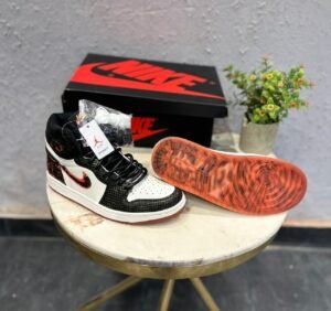 Snake Pattern Mid Top Sneakers – Premium Comfort & Trendy Design