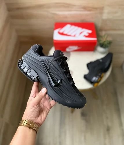 Black Street Runner Sneakers – Premium Comfort & Urban Performance