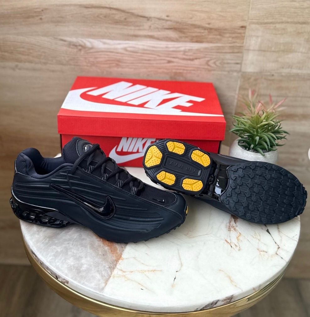 Black Street Runner Sneakers – Premium Comfort & Urban Performance