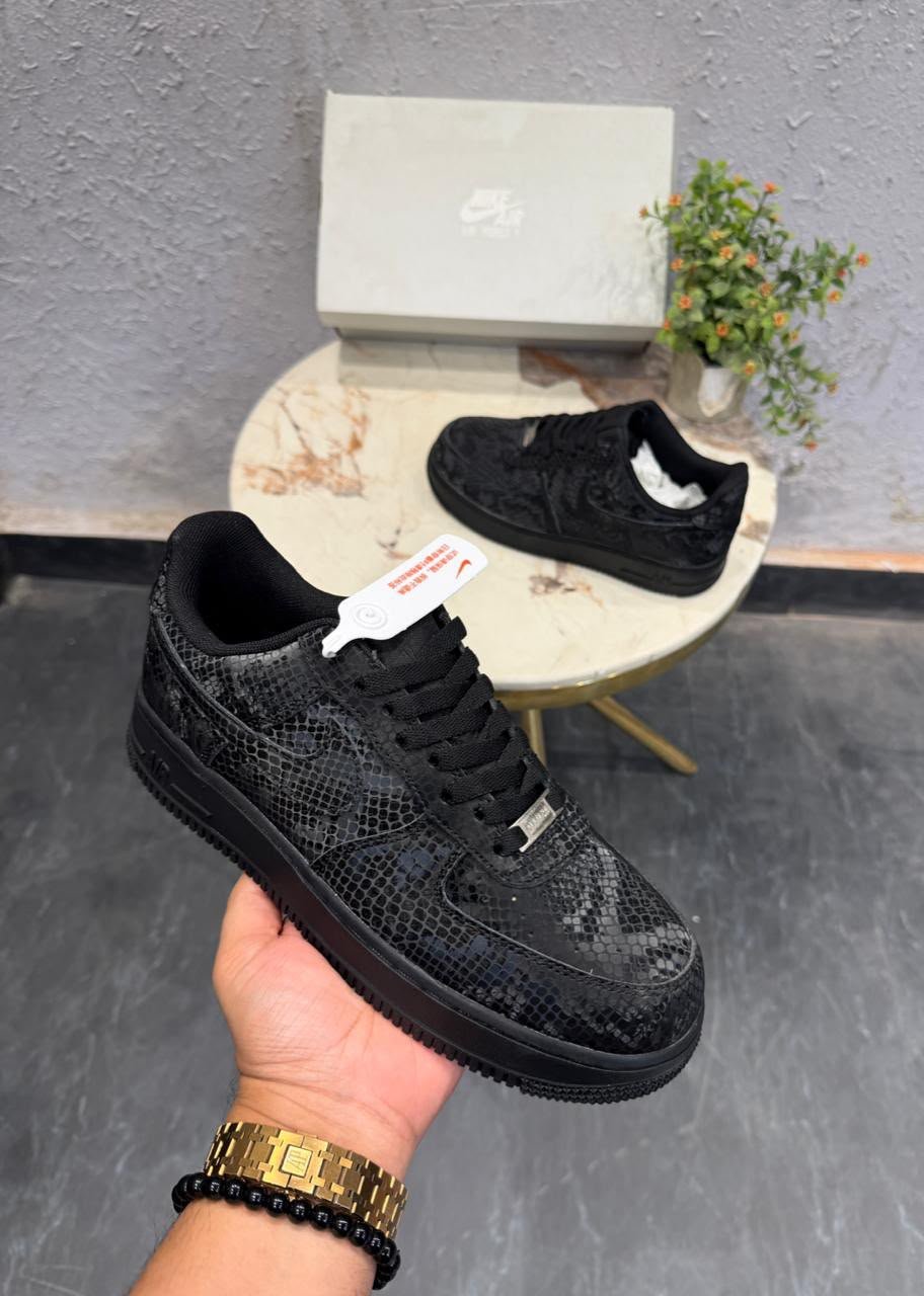 Black Urban Sneakers – Premium Comfort & Modern Style