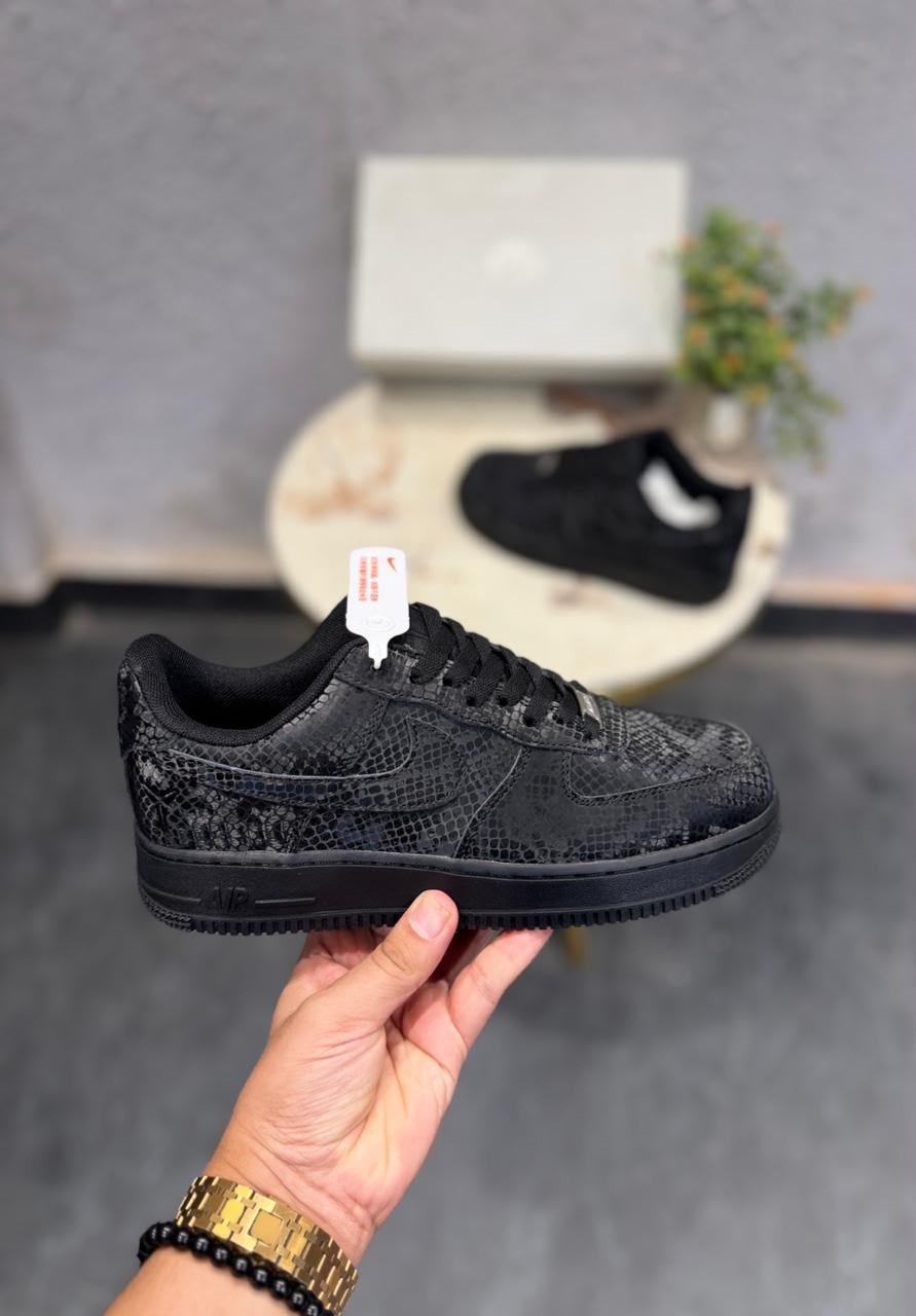 Black Urban Sneakers – Premium Comfort & Modern Style