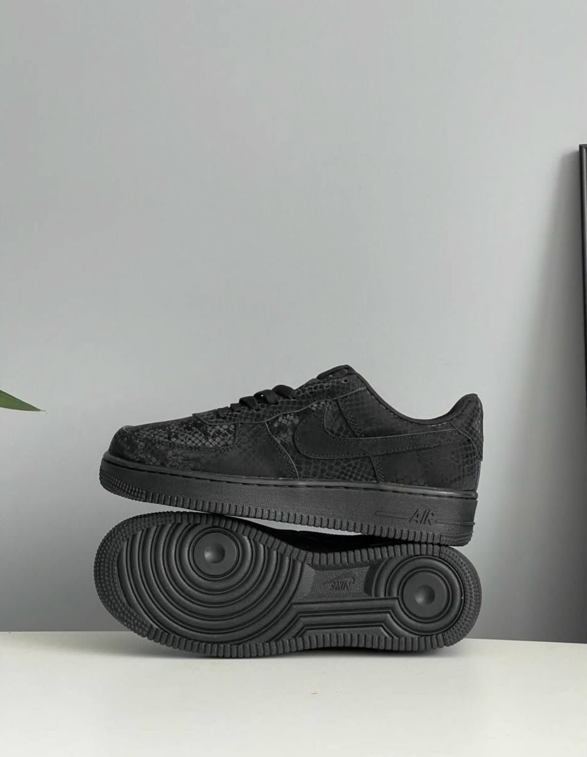 Black Urban Sneakers – Premium Comfort & Modern Style