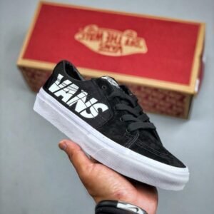 Black White Skate Shoes – Classic Comfort & Timeless Street Style