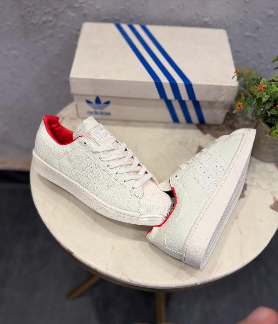 Core White Heritage Sneakers – Premium Comfort & Timeless Style