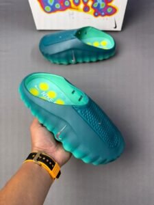 Dual Tone Comfort Clogs – Lightweight Style & Everyday Ease
